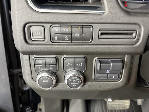 Used 2023 GMC Yukon AT4 w/ LPO, Floor Liner Package AWD/4WD image 32