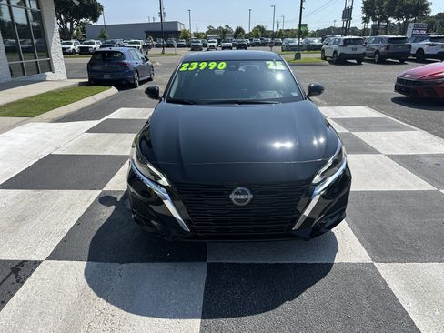 Used 2025 Nissan Altima 2.5 SV w/ SV Premium Package FWD image 2