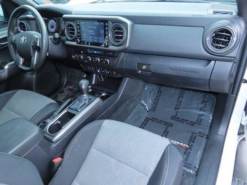 Used 2022 Toyota Tacoma TRD Off-Road image 23