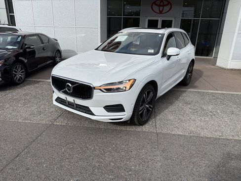 Used 2018 Volvo XC60 T5 Momentum w/ Convenience Package AWD/4WD image 2