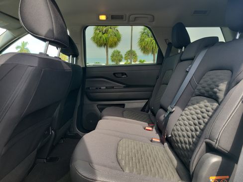 Used 2024 Nissan Pathfinder SV FWD image 13