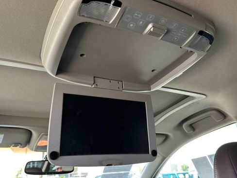 Used 2016 Toyota Sienna Limited FWD image 17