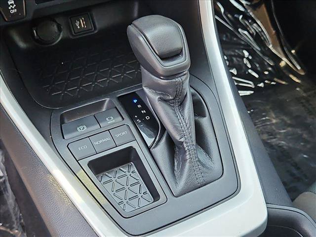 Used 2024 Toyota RAV4 XLE FWD image 17