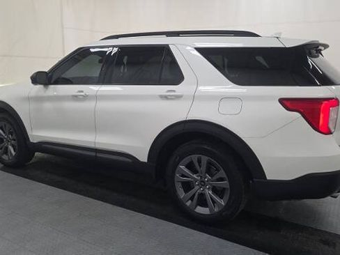 Used 2022 Ford Explorer XLT w/ XLT Sport Appearance Package AWD/4WD image 3