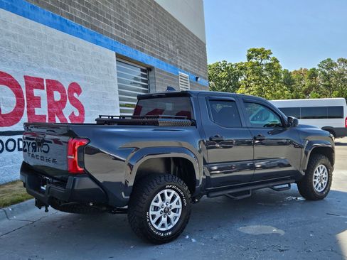Used 2025 Toyota Tacoma SR AWD/4WD image 7