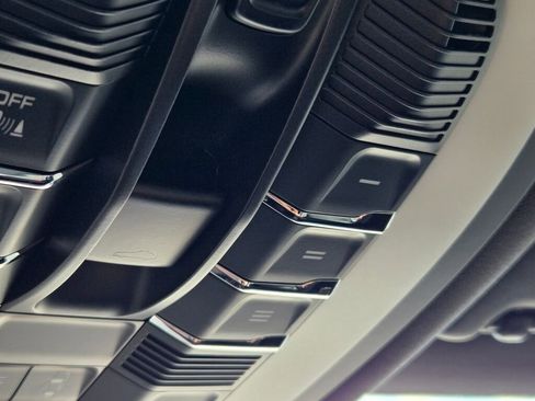 Certified 2025 Porsche Macan image 26