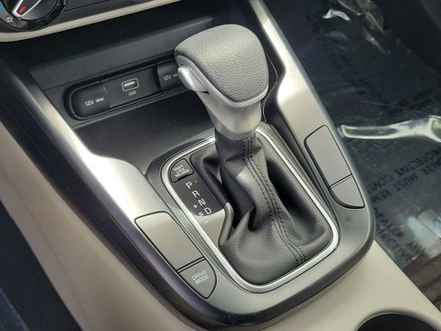 Used 2025 Kia Soul LX w/ LX Technology Package FWD image 25