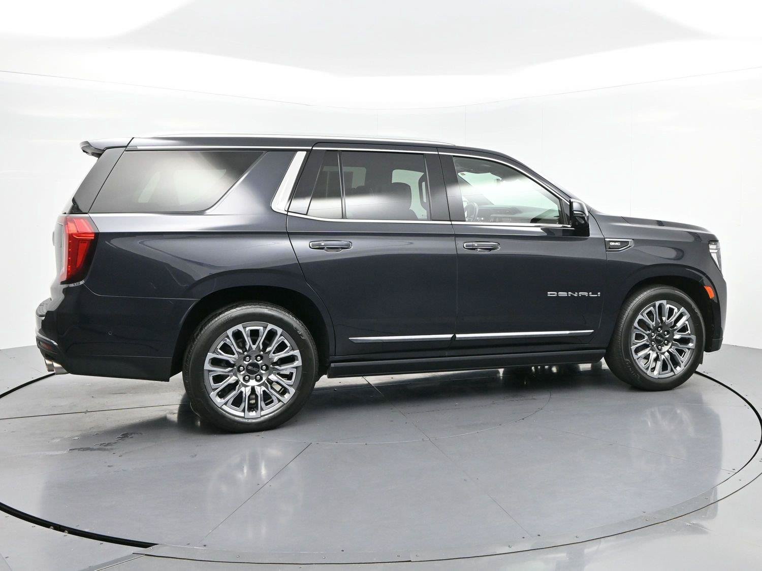 Used 2023 GMC Yukon Denali Ultimate AWD/4WD image 8