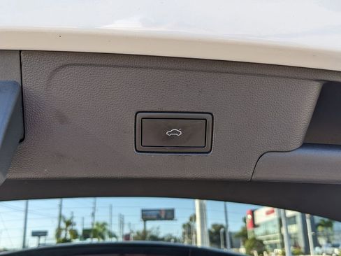 Certified 2023 Volkswagen Atlas Cross Sport SE w/ Panoramic Sunroof Package image 11