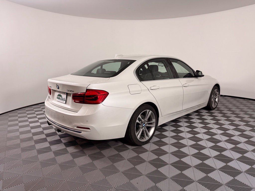Used 2017 BMW 330i xDrive Sedan AWD/4WD image 9