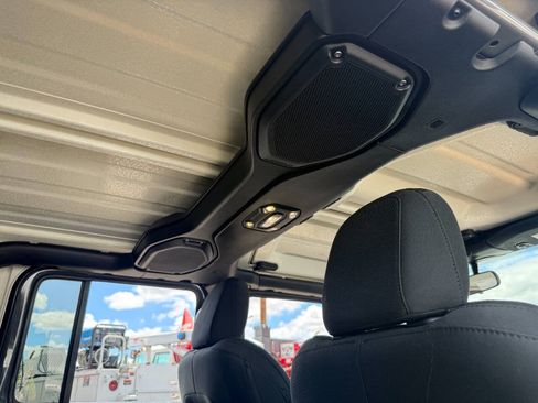 Used 2020 Jeep Gladiator Sport w/ Quick Order Package 24S AWD/4WD image 31