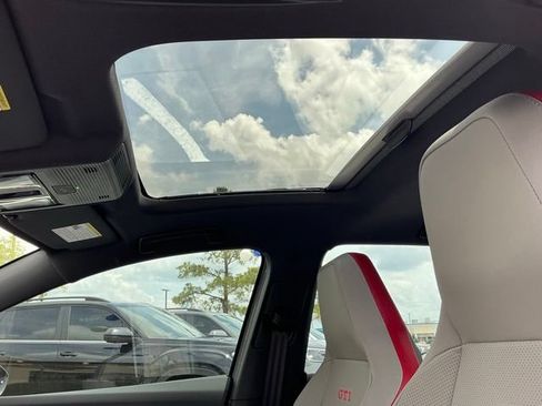 New 2026 Volkswagen GTI SE FWD image 18
