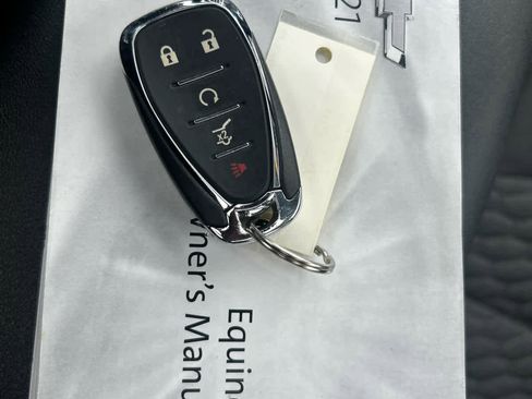 Used 2021 Chevrolet Equinox LT image 23