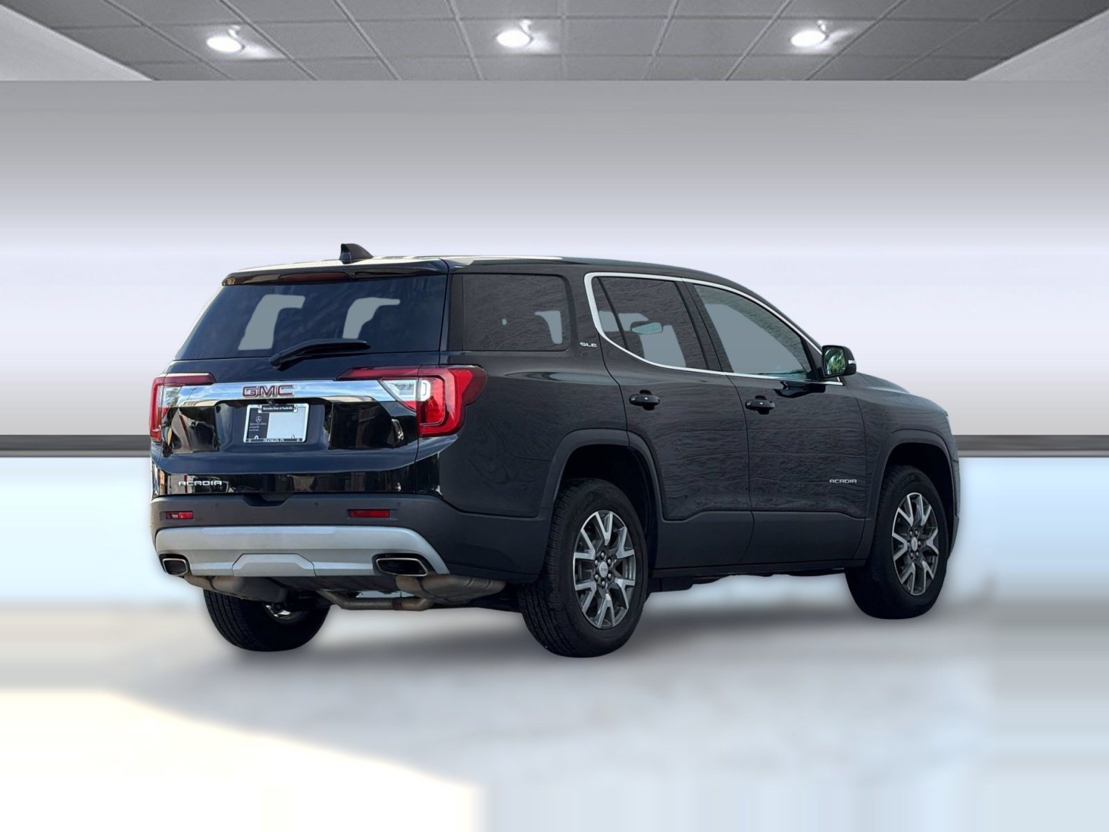 Used 2023 GMC Acadia SLE FWD image 9