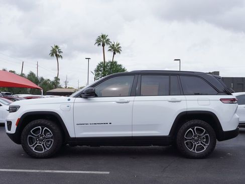 Used 2022 Jeep Grand Cherokee Trailhawk image 2