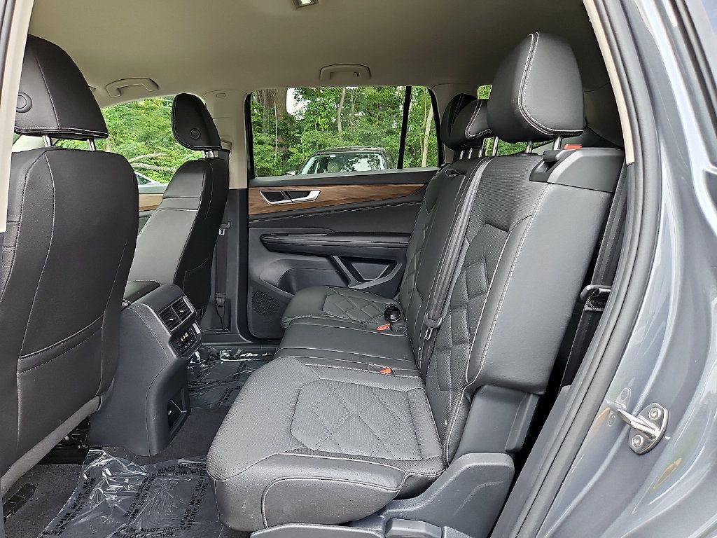 Certified 2025 Volkswagen Atlas SE AWD/4WD image 11