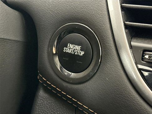 Used 2022 Chevrolet Trax LT w/ LT Convenience Package image 20