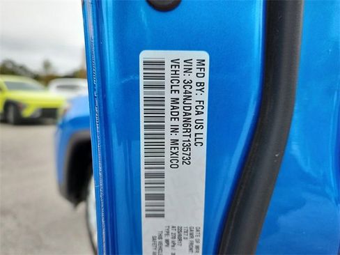 Certified 2024 Jeep Compass Sport image 33