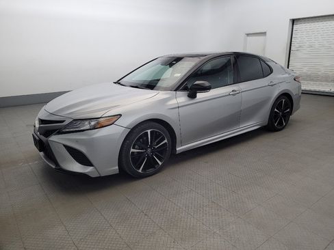 Used 2018 Toyota Camry XSE image 2