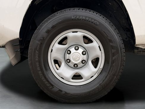 Used 2022 Toyota Tacoma SR5 RWD image 12