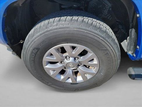 Used 2017 Toyota Tacoma SR5 w/ Tow Package RWD image 9