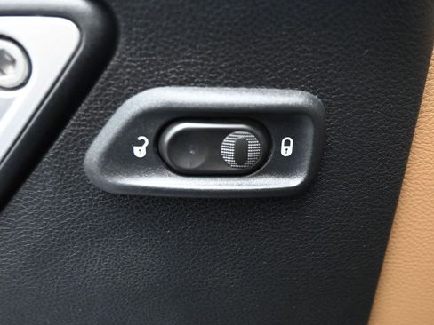 Used 2016 Jeep Wrangler Sahara w/ Connectivity Group image 12