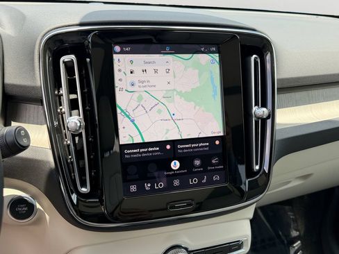 Certified 2023 Volvo XC40 B5 Plus w/ Climate Package AWD/4WD image 21
