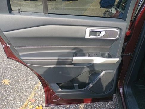 Used 2022 Ford Explorer XLT w/ Equipment Group 202A image 20