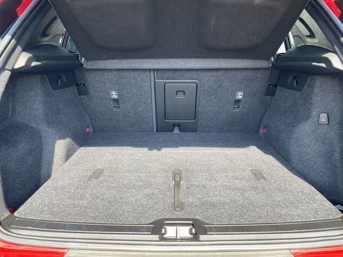 Used 2022 Volvo XC40 P8 Recharge Ultimate image 32