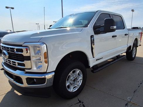 Used 2025 Ford F250 XLT w/ FX4 Off-Road Package AWD/4WD image 4