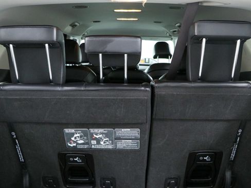 Used 2025 Kia Carnival FWD image 30
