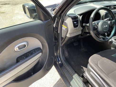 Used 2016 Kia Soul FWD image 14