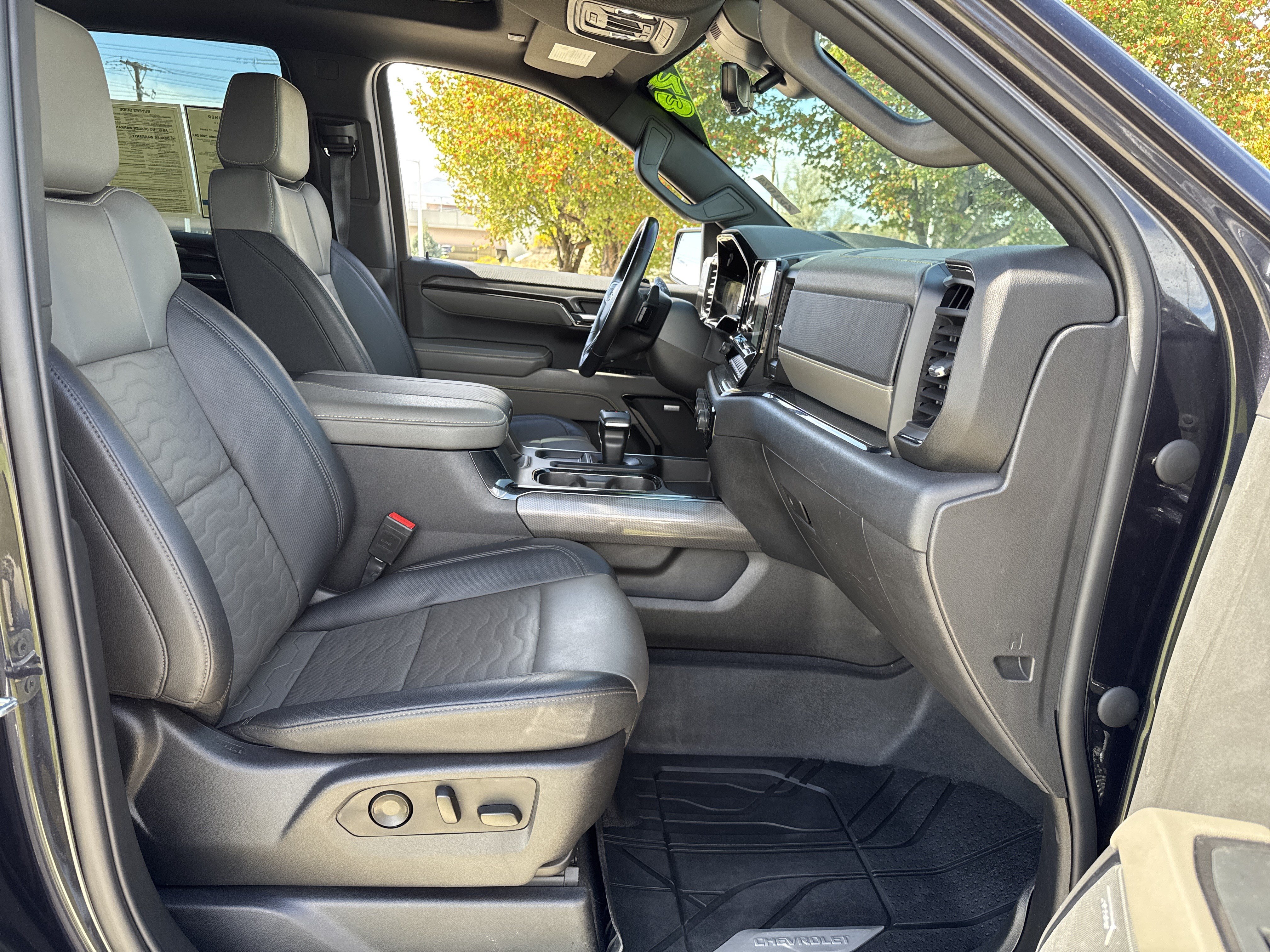 Used 2023 Chevrolet Silverado 1500 ZR2 w/ Technology Package AWD/4WD image 27