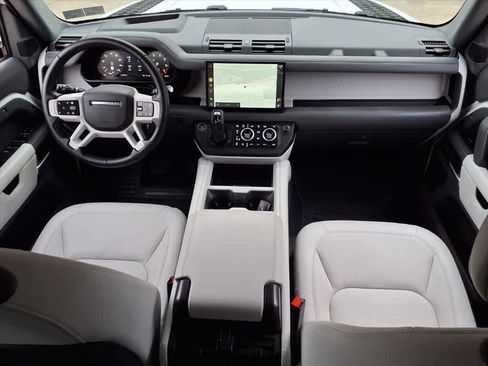 Used 2025 Land Rover Defender 110 X-Dynamic SE image 12