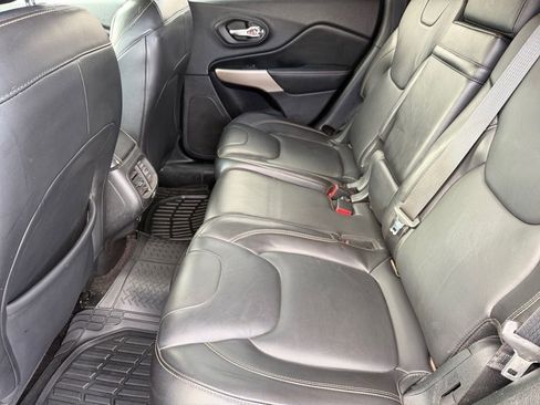 Used 2018 Jeep Cherokee Limited image 12