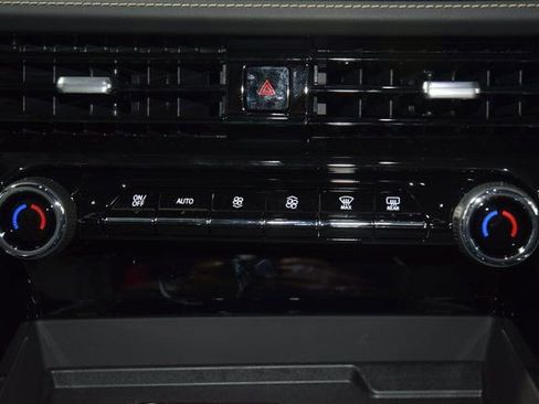 New 2025 Chevrolet Suburban Premier image 32