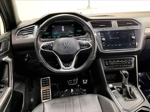 Used 2022 Volkswagen Tiguan SE R-Line image 8