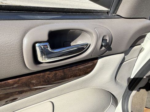 Used 2006 Chrysler Sebring Limited image 13