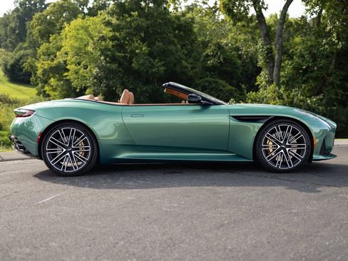 Used 2025 Aston Martin DB12 Convertible RWD image 8