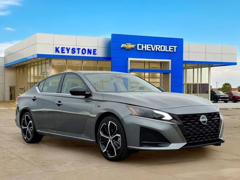 Used 2024 Nissan Altima 2.5 SR FWD image 1