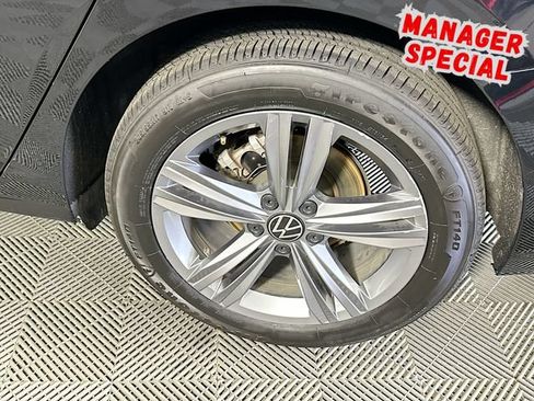 Used 2024 Volkswagen Jetta SE FWD image 29