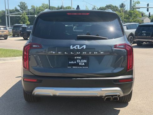 Used 2022 Kia Telluride EX w/ EX Premium Package FWD image 4