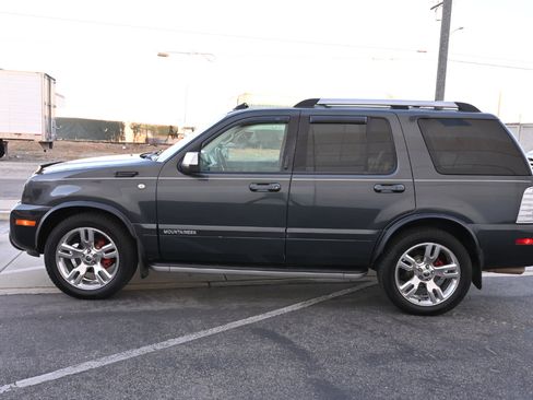 Used 2010 Mercury Mountaineer Premier image 4