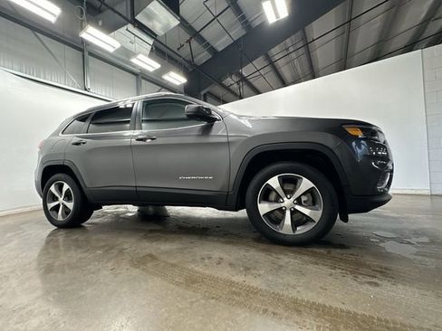 Used 2019 Jeep Cherokee Limited image 3