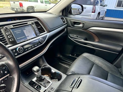 Used 2017 Toyota Highlander XLE image 13