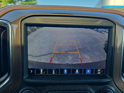 Used 2020 Chevrolet Silverado 1500 High Country w/ Technology Package AWD/4WD image 43