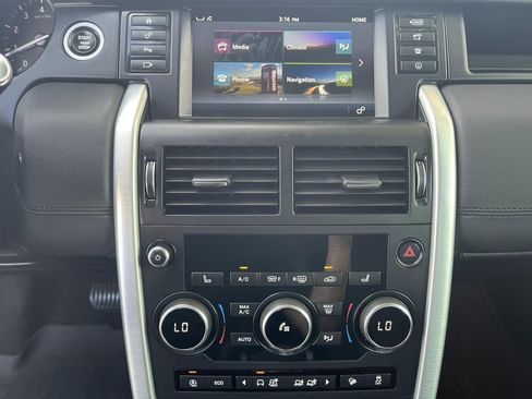 Used 2018 Land Rover Discovery Sport HSE image 18