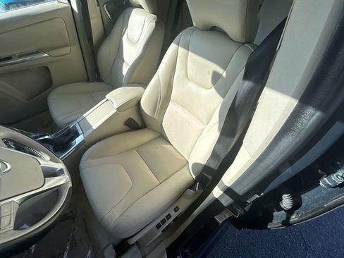 Used 2015 Volvo XC60 T5 Premier w/ Proximity Package FWD image 14