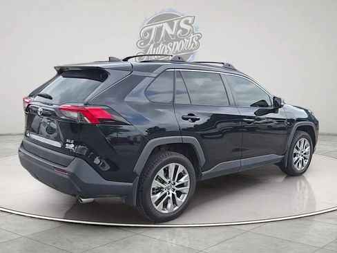 Used 2020 Toyota RAV4 XLE Premium FWD image 5
