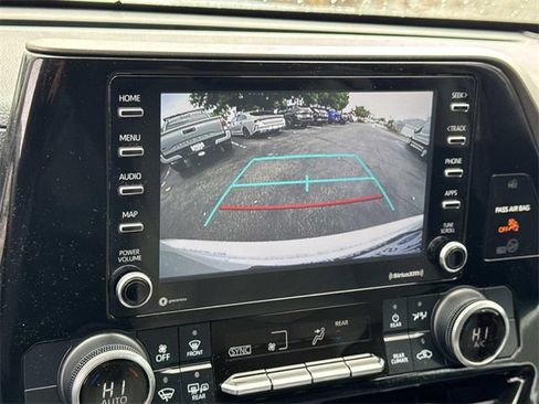 Used 2022 Toyota Highlander L image 12